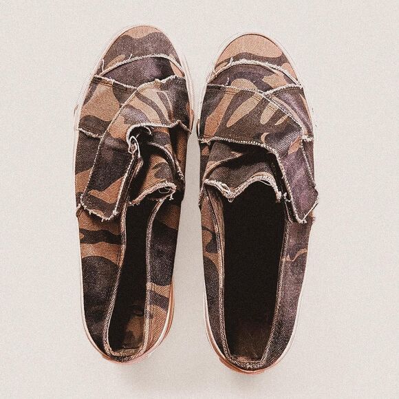 Camo slip on distressed boho causal sneakers - Picture 1 of 6